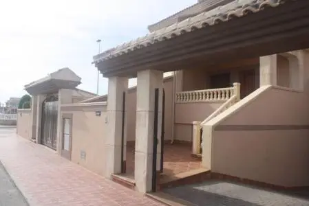 Adosado en Los Altos Torrevieja cerca de la Laguna Rosa