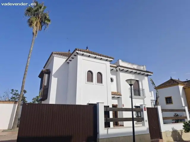 Chalet 240m2 Urbanizacion Cerrada Piscina Dos Hermanas