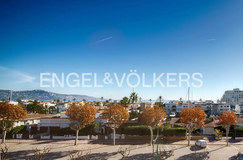 Apartamento en Empuriabrava con Vistas al Mar