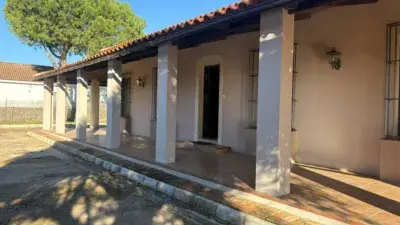 Chalet unifamiliar en venta en Avenida Tarazona