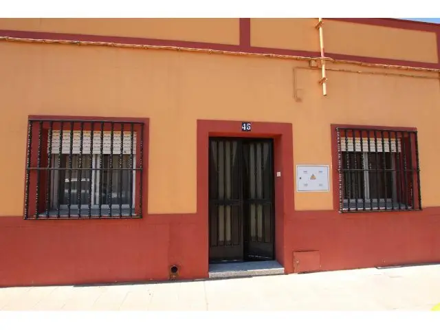 Planta Baja en Montijo con Chimenea y Patio
