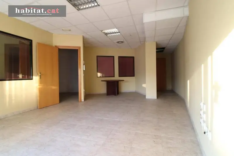 Venta Local Comercial Les Casernes Vilanova i la Geltru 218m2