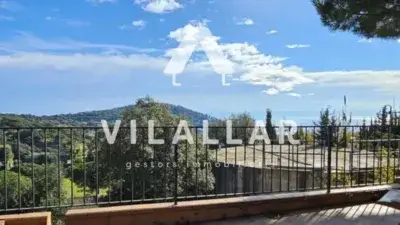 Casa en Venta en Cabrils con Vistas al Mar y la Montaña