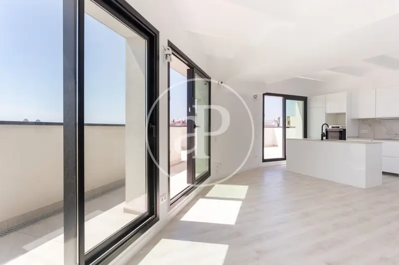Atico Premium con Terraza Panoramica y Vistas al Mar en Barcelona
