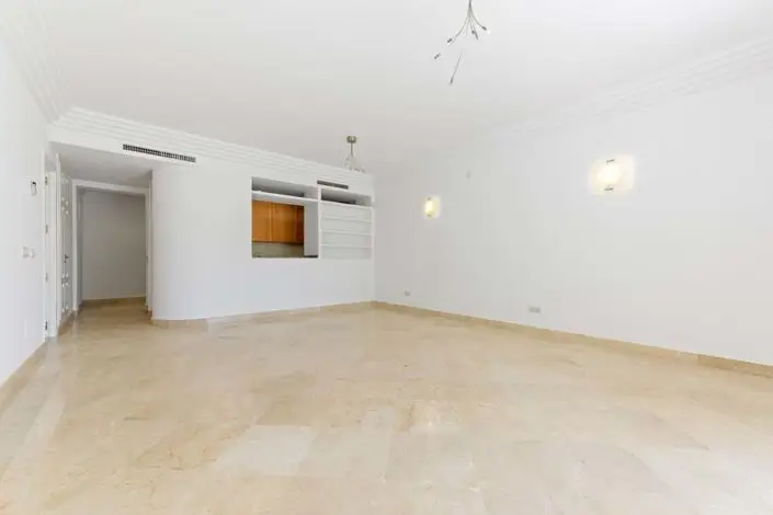 Apartamento 3 Dormitorios Casares Costa  Cerca de la Playa y Finca Cortesin