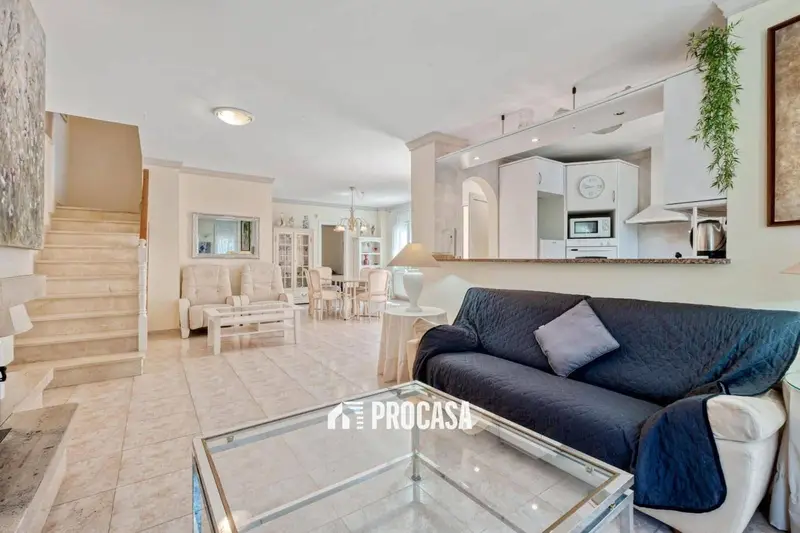 Chalet en Venta Empuriabrava con Piscina y Jardin