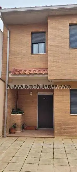Chalet Adosado en Fuentes de Ebro 280m2 3 Dormitorios