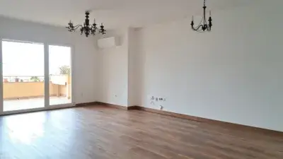 Casa en Alquiler Cubelles 113m2 3 habitaciones 2 baños Jardin Terrazas Parking Piscina