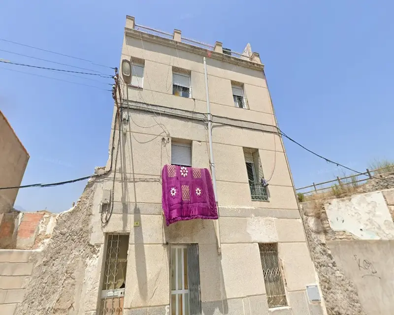 Casa Unifamiliar 8 Dormitorios 3 Baños Tortosa