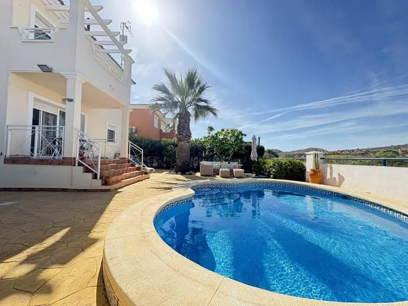 Chalet con Vistas al Golf en Altaona Murcia