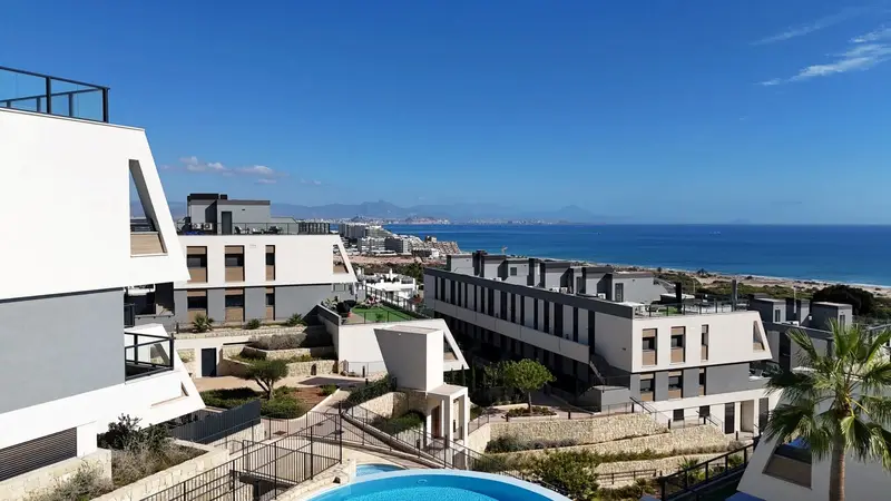 Apartamentos en Gran Alacant con Vistas al Mar y Acceso a la Playa
