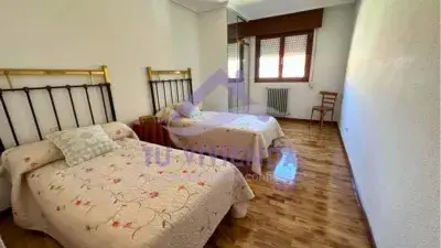 Piso en venta en Saldaña centro con garaje y terraza