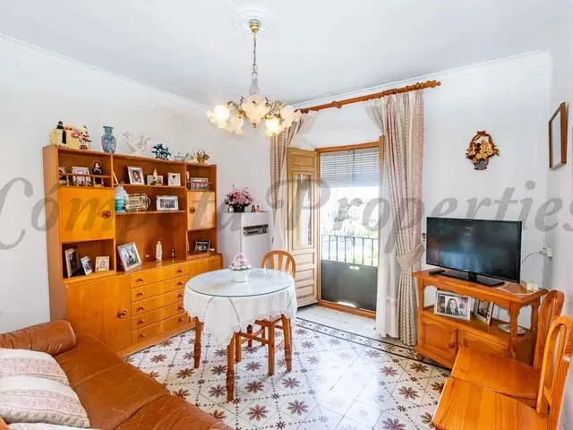 Casa adosada de 7 dormitorios en venta