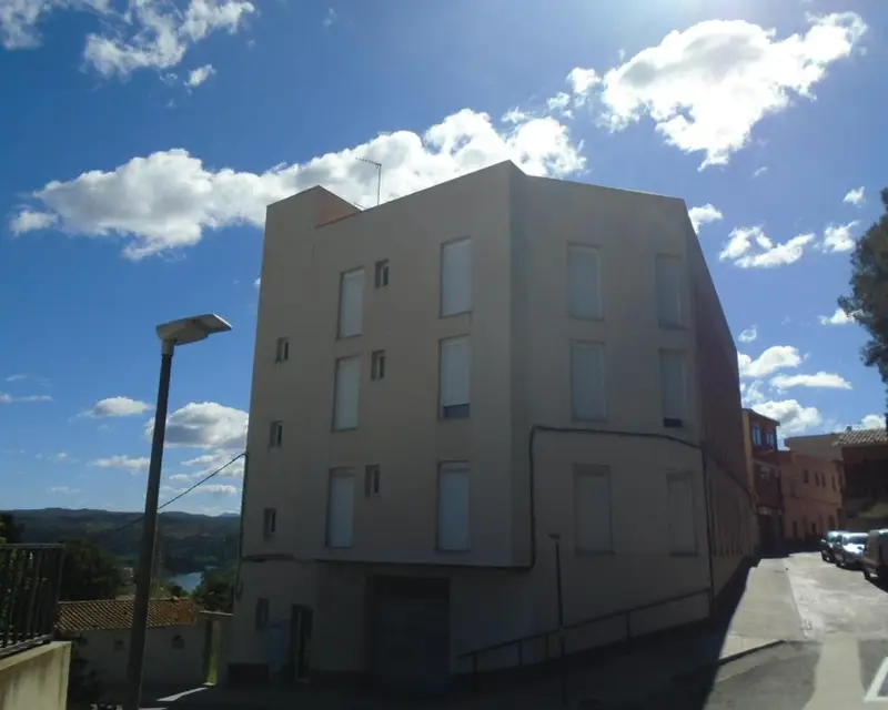 Piso en Flix con Garaje de 66m² 3 habitaciones y 2 baños
