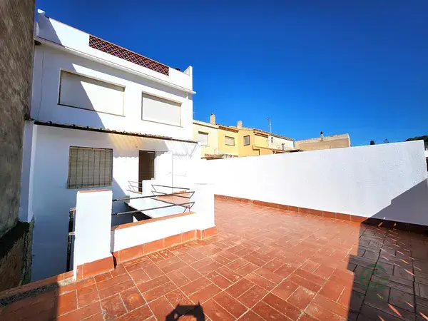Casa en Salomó 263m2 3 Plantas Garaje Patio Terraza