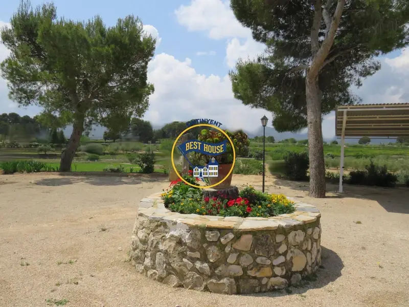 Chalet en venta Ontinyent 259m2 con piscina y 2 parcelas de 8000m2