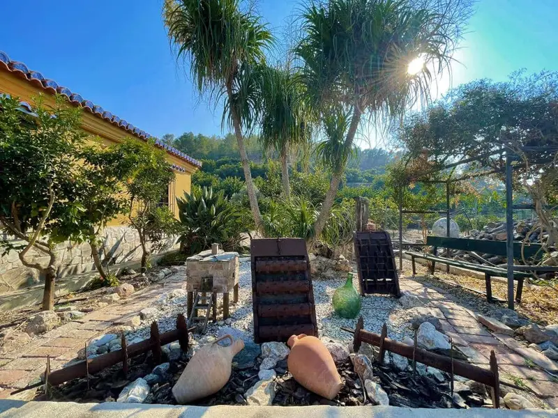 Finca Rural en Torrenueva Granada con Piscina y Casa de Invitados