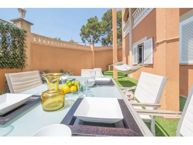 Casa amplia en Palma con terraza, patio y vistas al mar