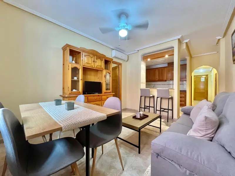 Apartamento con Piscina en Torrevieja cerca del Parque de las Naciones