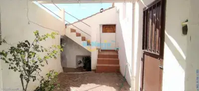 Casa de Pueblo en Riogordo con 4 Dormitorios y Patio