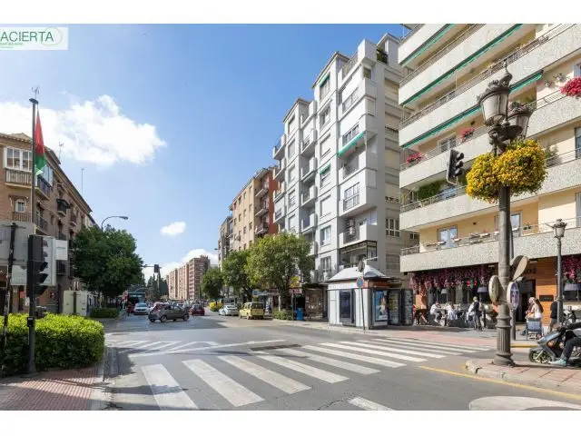 Piso Reformado 3 Dormitorios En Pleno Corazón De Granada