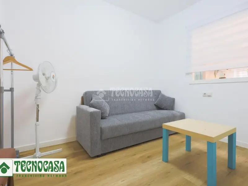 Piso en venta Adra centro 2 dormitorios patio reformado