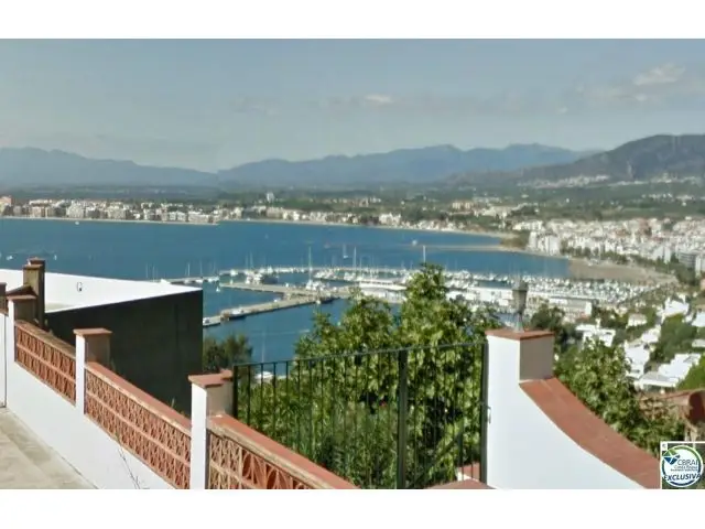Parcela en Venta en Roses Girona con Vistas al Mar