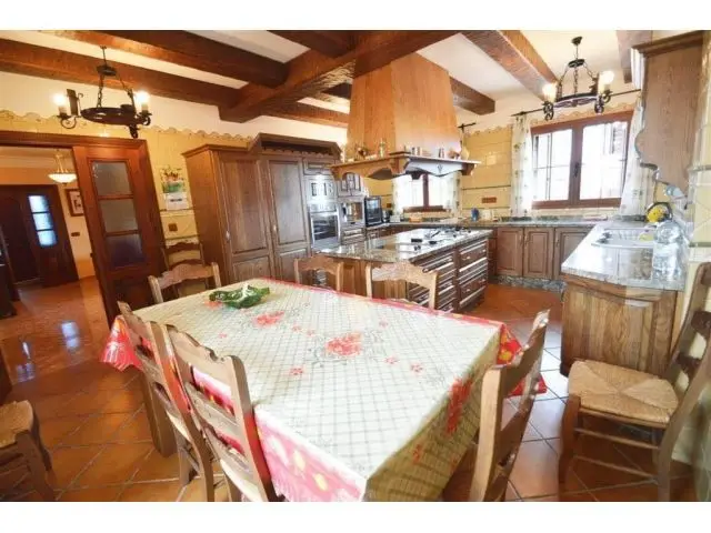 Chalet con 7 dormitorios y piscina en Villanueva de la Concepción
