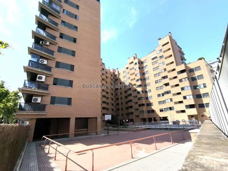 Piso en Venta en Zaragoza Subasta 3 Dormitorios 2 Baños Piscina
