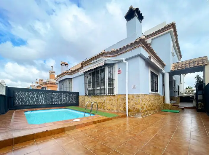 Villa 3 Dormitorios Villamartin Orihuela Costa Piscina Privada