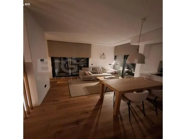 Casa de Lujo en Finestrelles 280m2 4 Plantas Piscina Privada