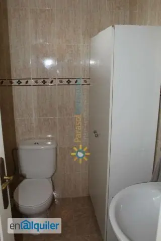 Alquiler de Temporada: Apartamento con Piscina y Pista de Padel