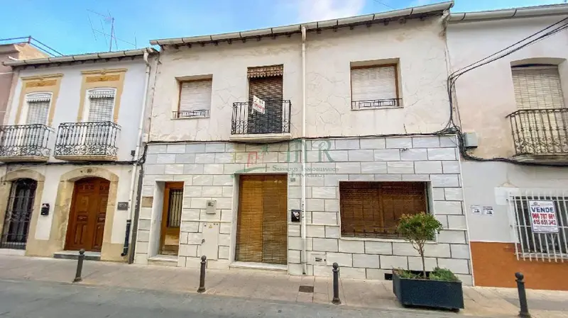 Casa reformada 5 dormitorios Catral centro