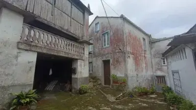Casa en venta en Mondo	ñedo: propiedad con varias edificaciones y finca rustica