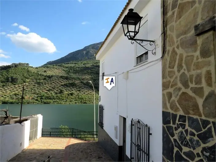 Casa 3 Dormitorios con Vistas al Lago y Montaña