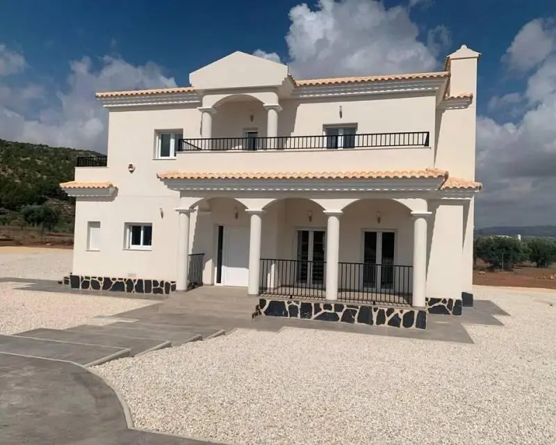 Villas de Lujo en Pinoso:  Nuevas Villas con Piscina y Personalizaci	ón