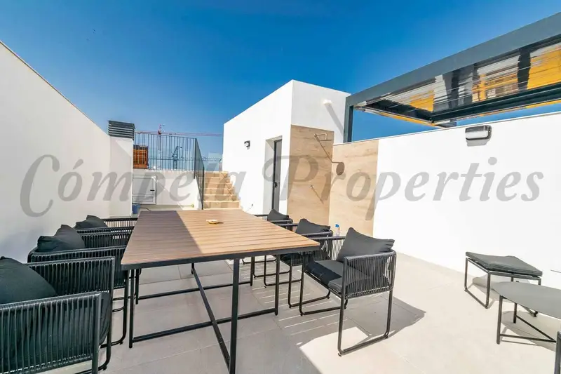 Tríplex en Torrox Costa con Piscina Privada y Vistas al Mar