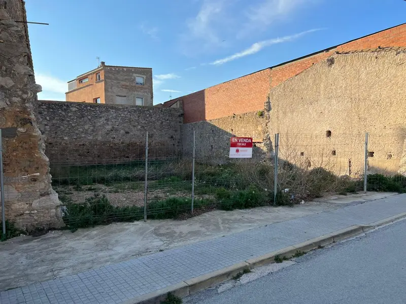 Venta Terreno con trastero en Centre, Sant Pere Pescador - Ref: SYH00428