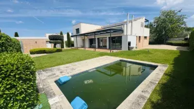 Chalet de Lujo en Urbanizaci	ón con Campo de Golf