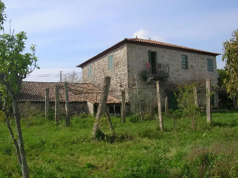 Venta Casa con Jardin en Tui Ref C000031