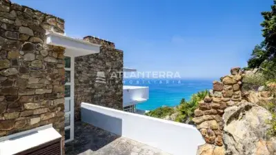 Chalet de Lujo en Atlanterra con Vistas al Océano