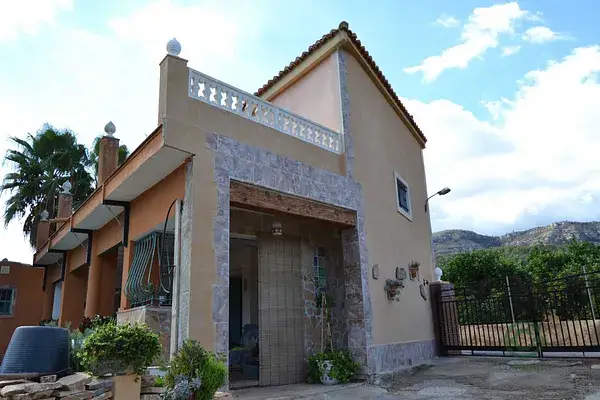 Finca con Casa en Valencia cerca de Hospital y Campo de Golf