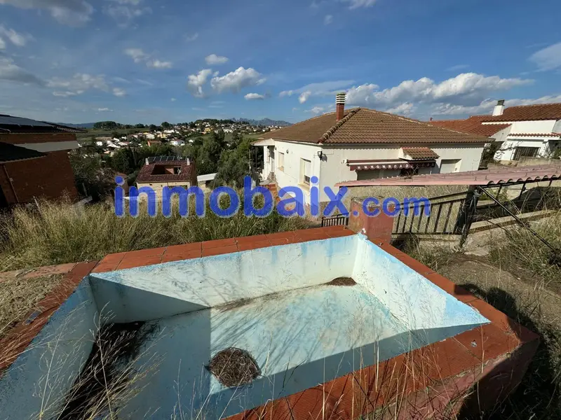 Casa con Jardin y Piscina en Piera
