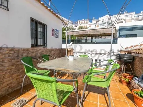 Casa Adosada en Cómpeta 2 Dormitorios Garaje Terraza