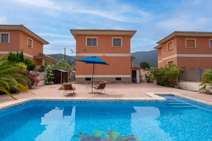 Villa 3 Dormitorios en Venta La Zarza