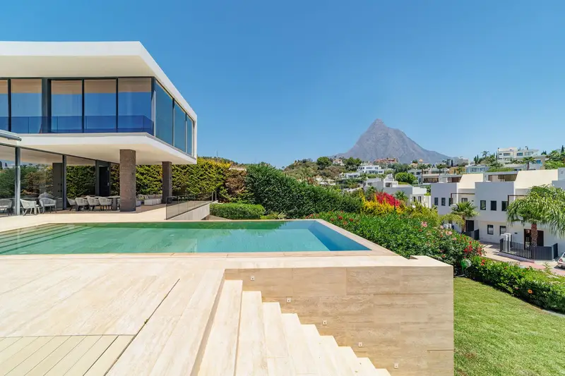 Casa-Villa de 5 Dormitorios alquiler Nueva Andalucia, España