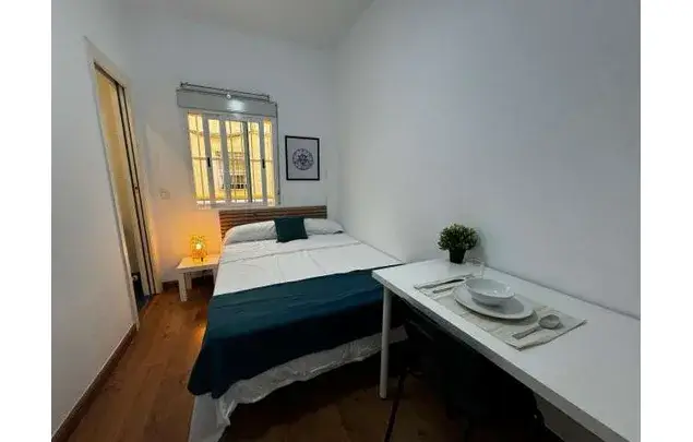 Rent a room of 100 m² in Madrid