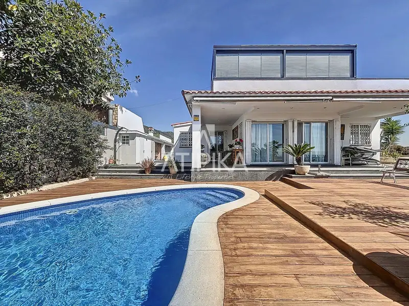 Chalet en Alquiler en Castelldefels con Vistas al Mar