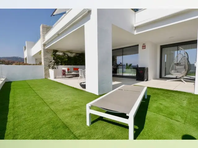 Piso de 3 Dormitorios en venta Cabopino, España