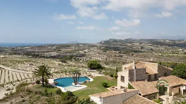 Finca de Lujo en Moraira con Vistas al Mar y Piscina Infinita